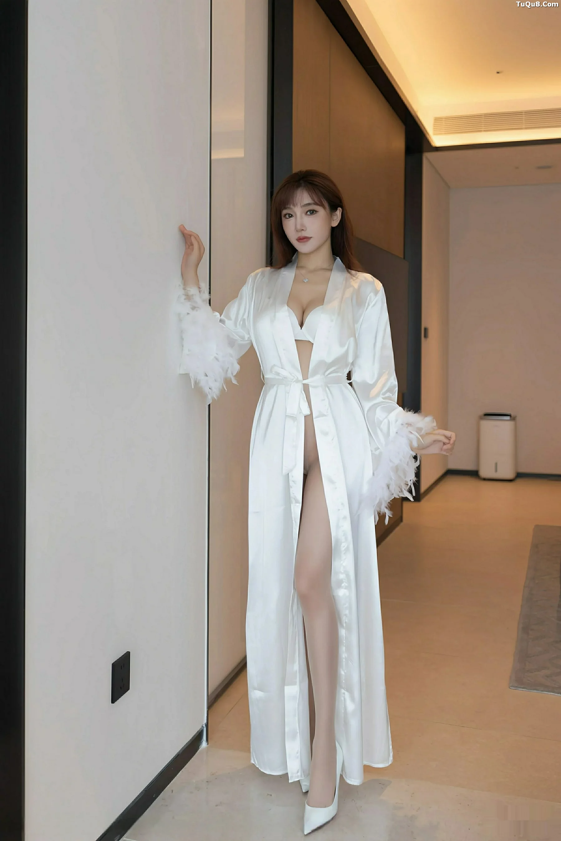 陆萱萱性感睡袍露白色内衣配超薄肉丝秀柔美身姿撩人绝美写真67P 2