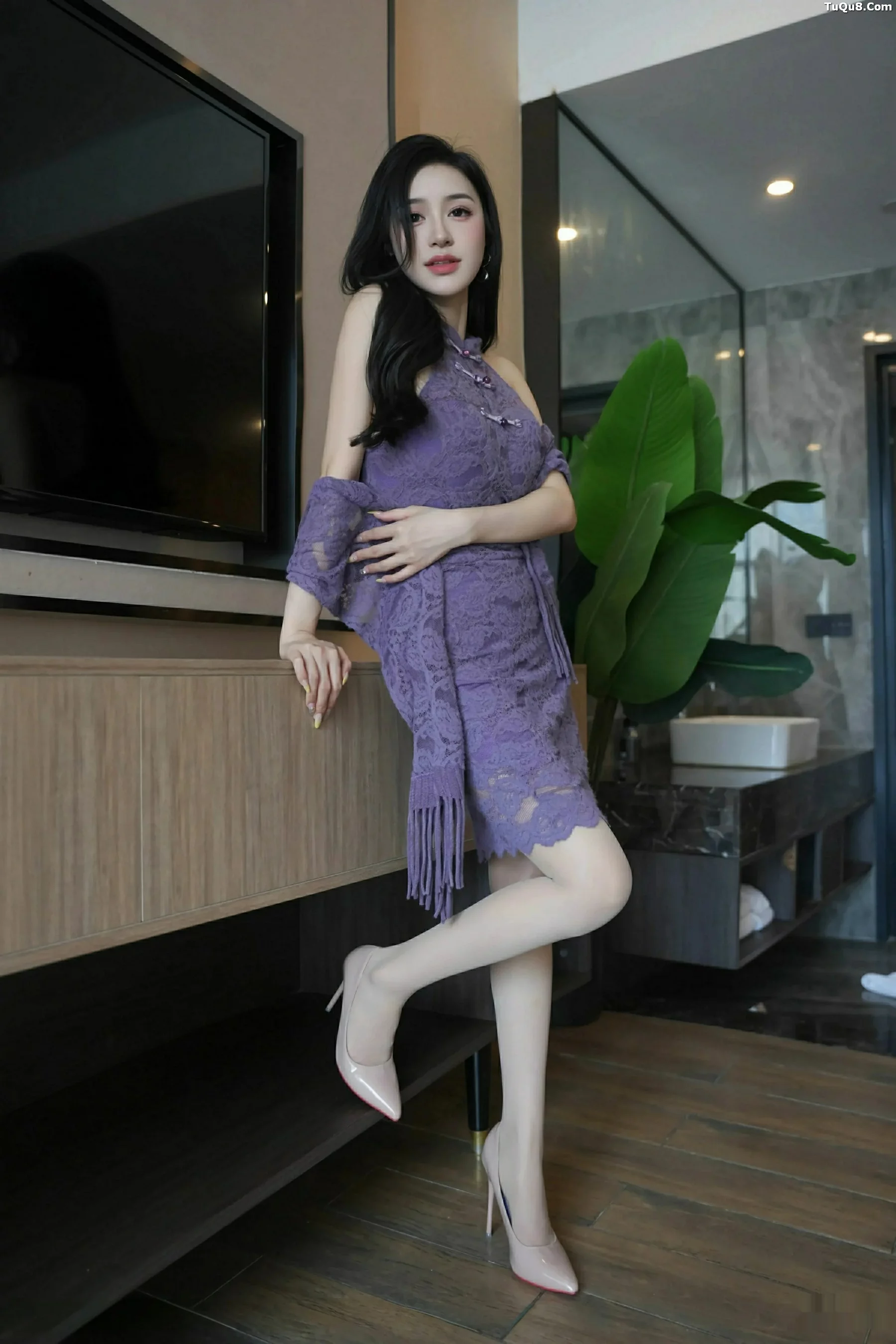 小阿娇Gill性感紫色连衣长裙配白色丝袜秀完美身材绝美写真66P 5