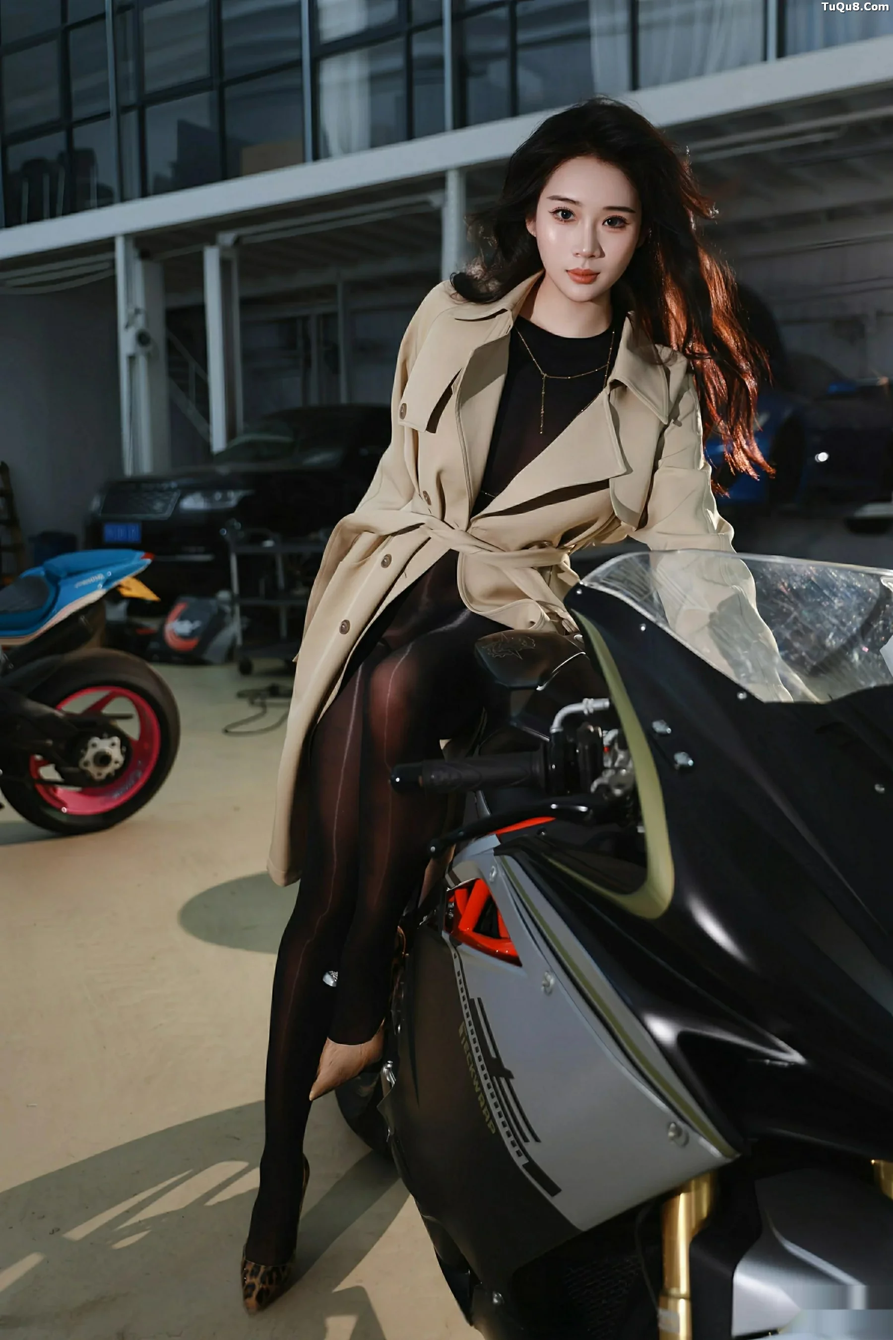 南乔性感杏色风衣露薄透连体黑丝秀完美身材惹火绝美写真78P 7