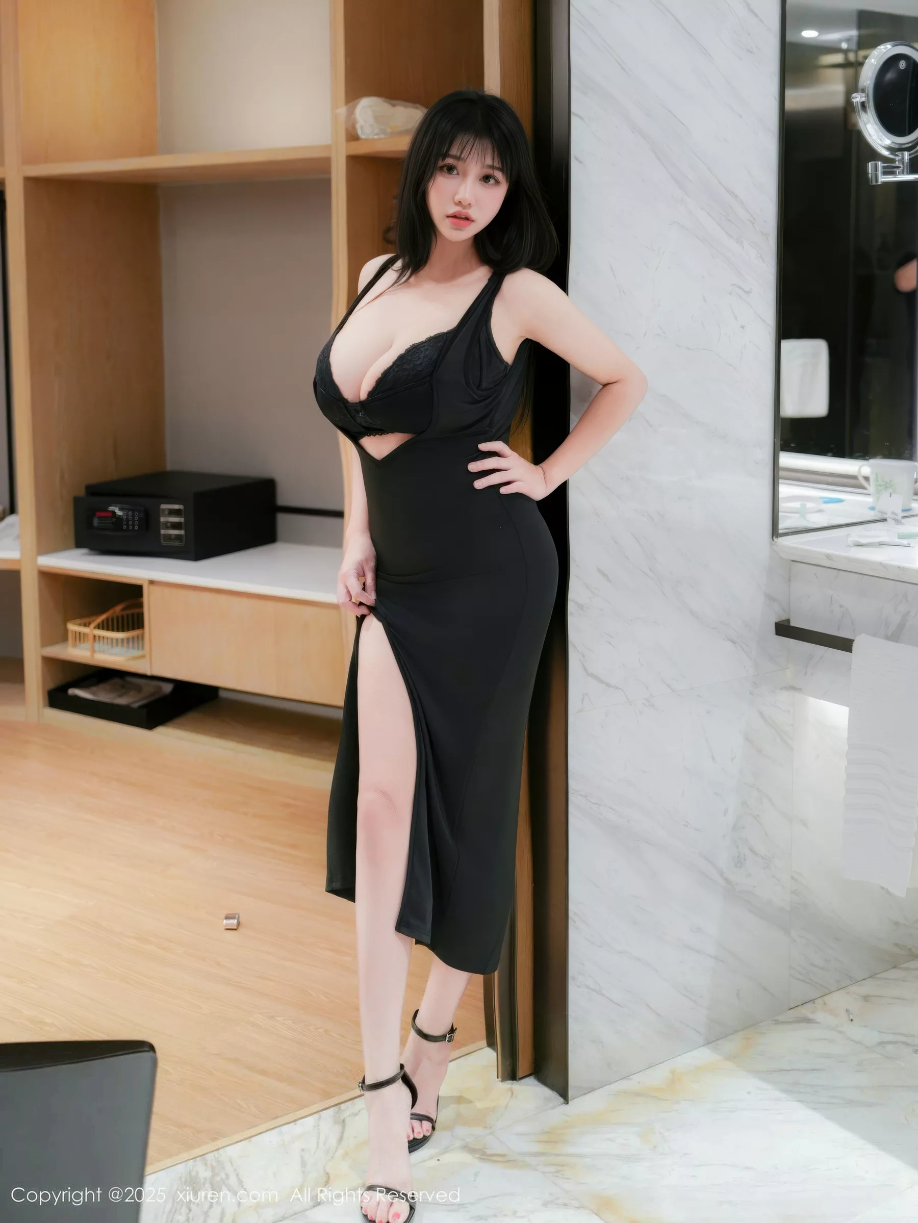 小紫藤性感黑色连衣裙露黑色蕾丝内衣秀丰满身材绝美写真64P 6