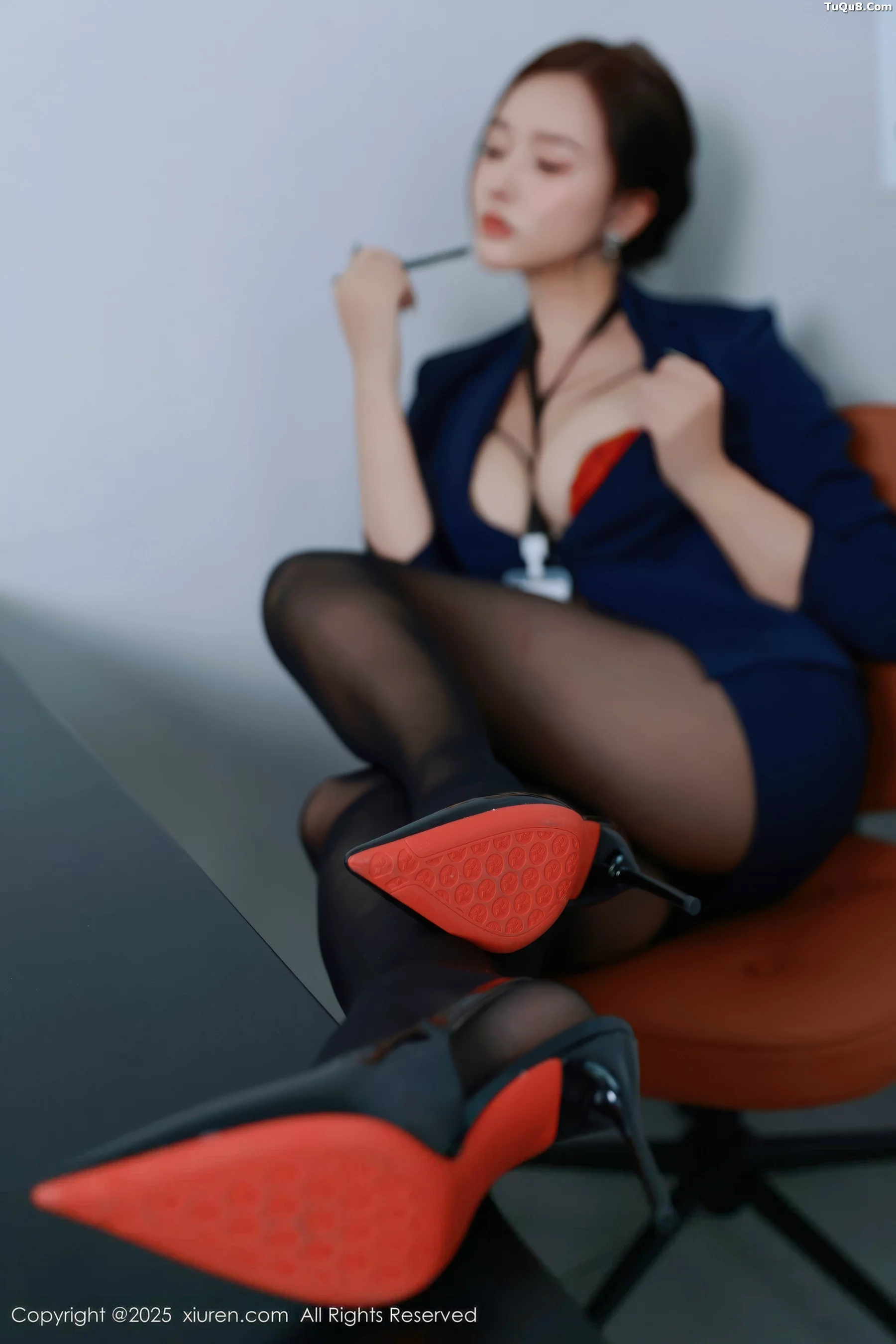 Nabi dark OL outfit revealing red lingerie paired with ultra-thin black stockings showcasing gorgeous curvy figure stunning photoset 75P 5