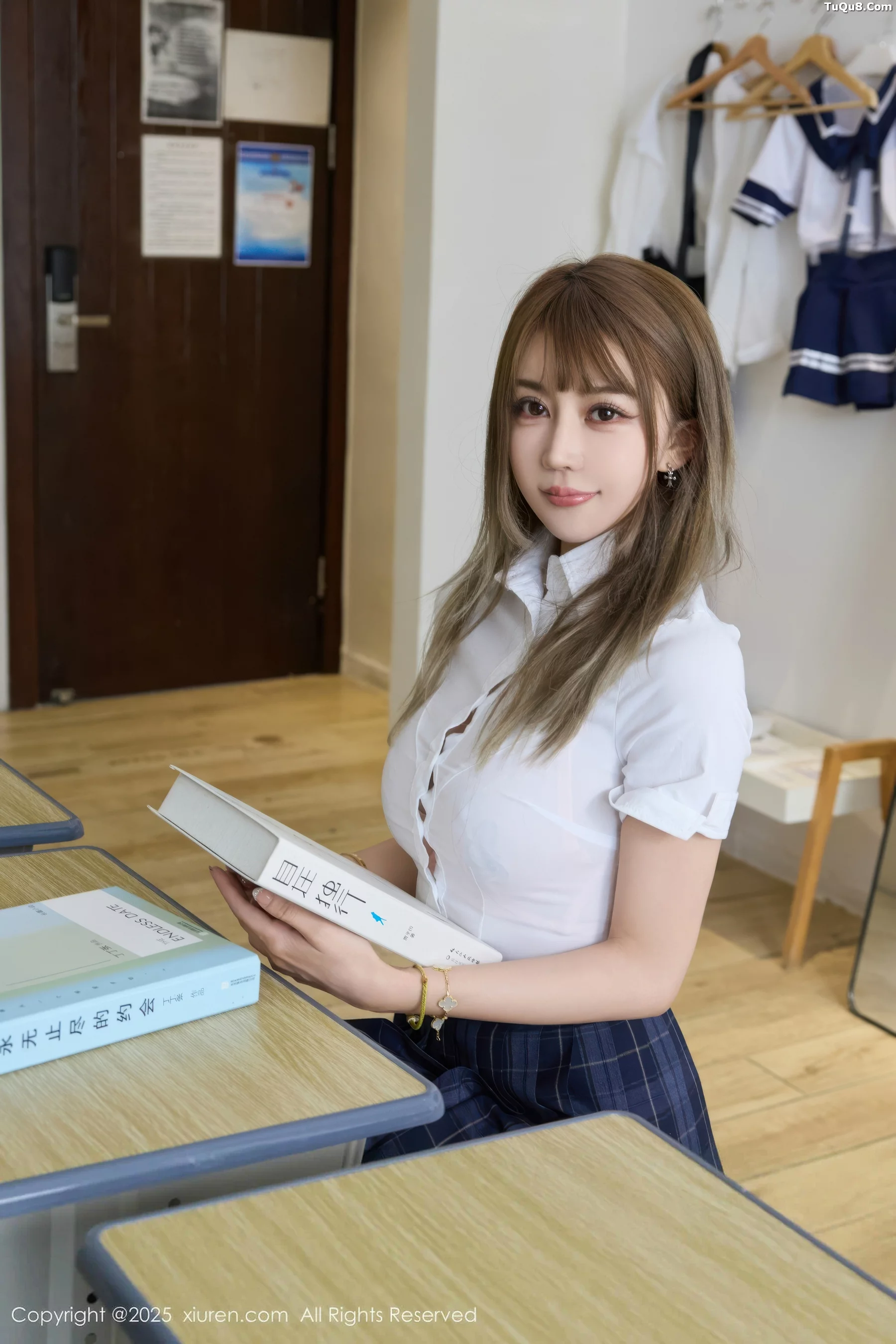 Zoe Yoyou Classroom Scene: Sexy JK Outfit & Sheer Stockings Photoshoot Featuring Curvy Figure 66P