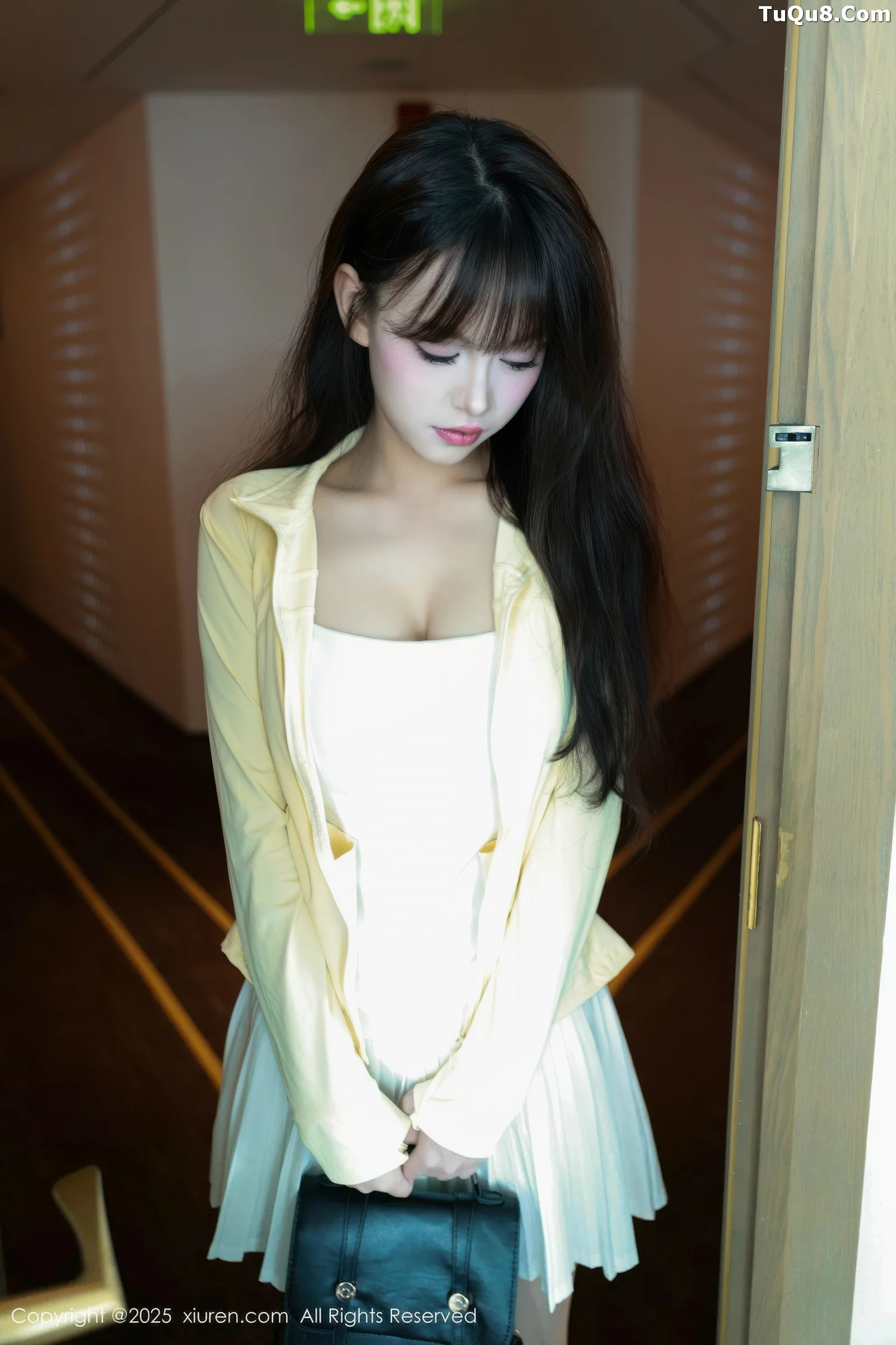 Nuomi sexy white low-cut one-piece mini dress paired with white stockings, showing a perfect figure, absolutely beautiful photo set 78P 4