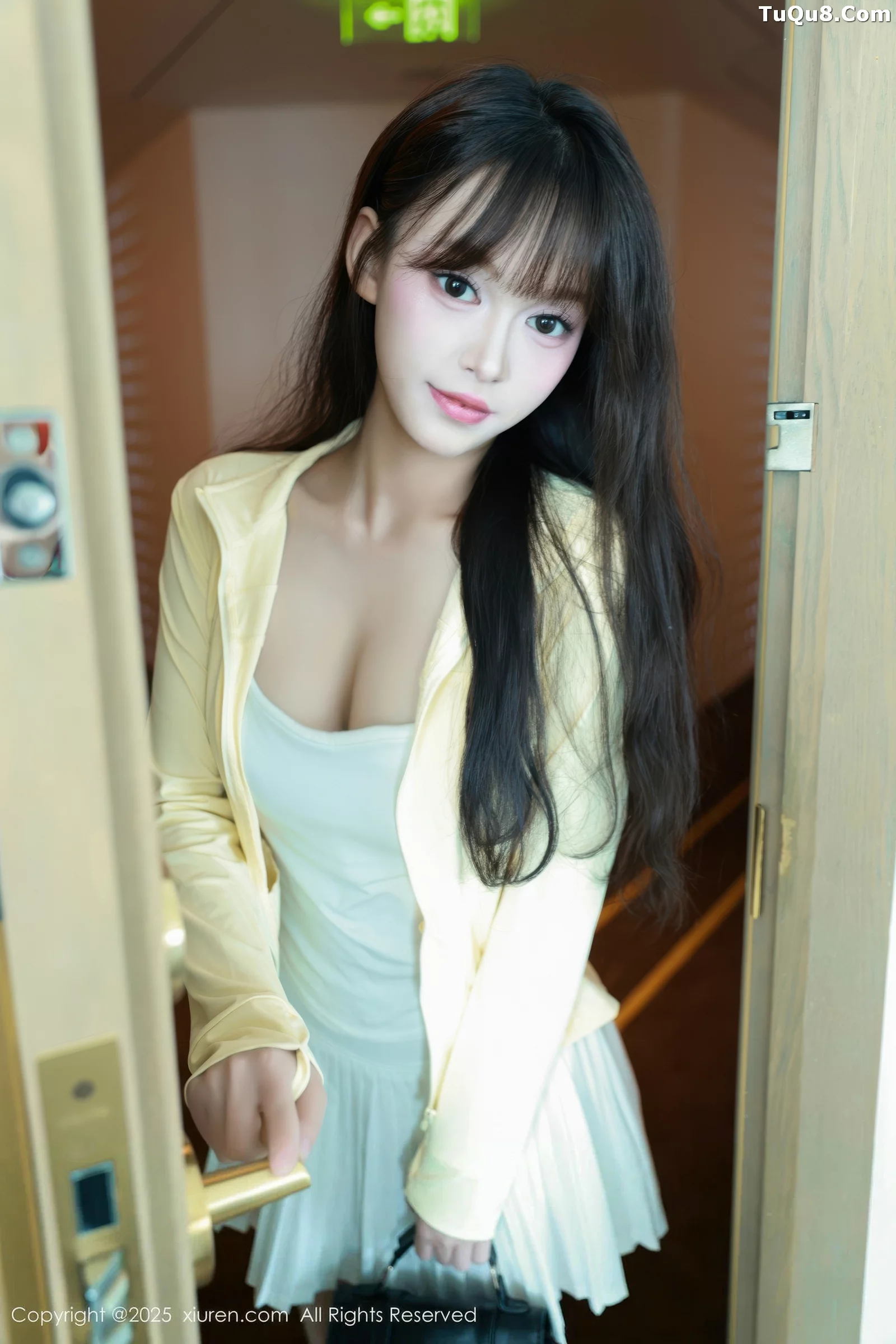 Nuomi sexy white low-cut one-piece mini dress paired with white stockings, showing a perfect figure, absolutely beautiful photo set 78P 5