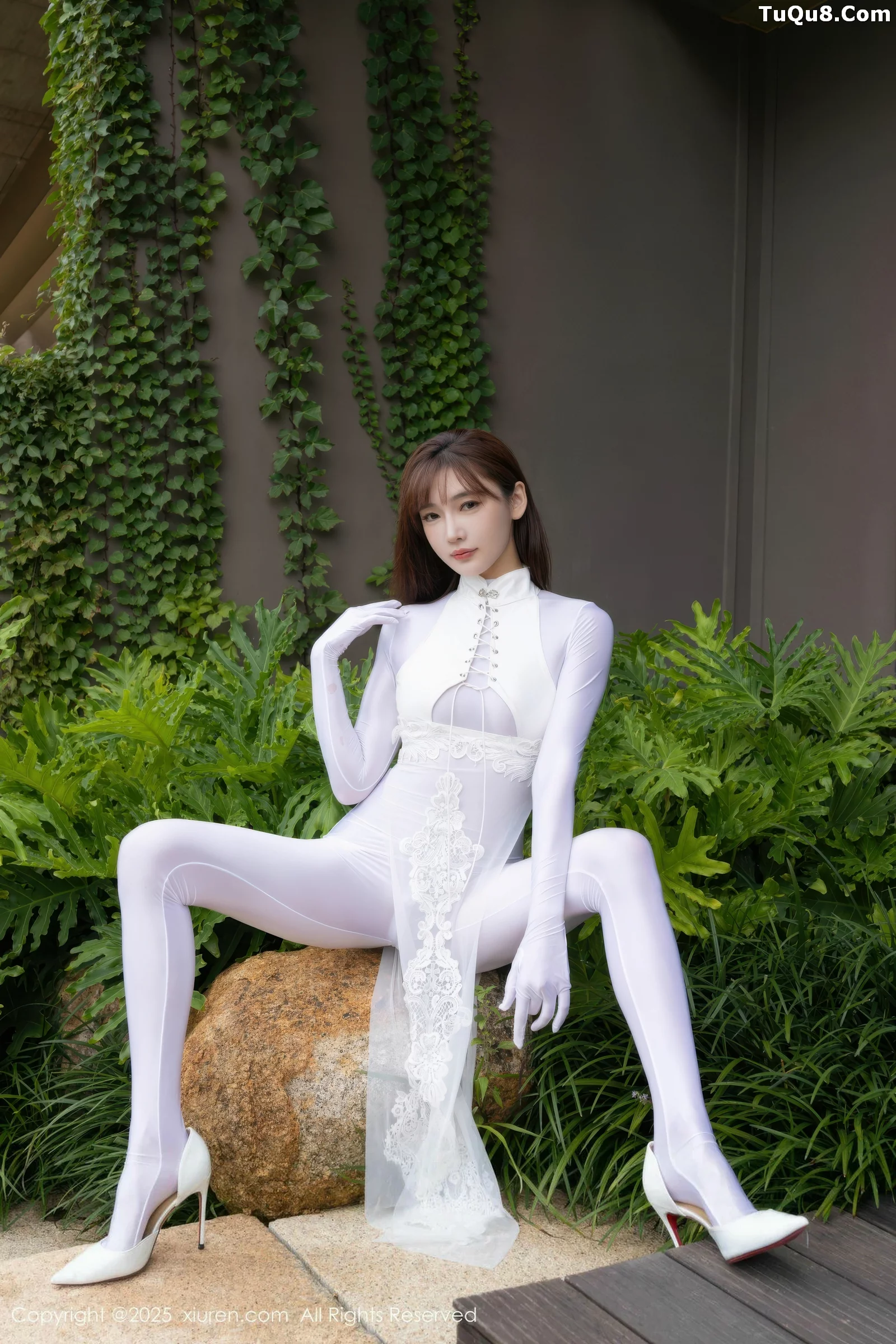 Lù Xuānxuān Sexy White Erotic Qipao Revealing White Bodysuit Show Perfect Figure Gorgeous Photoshoot 80P 6