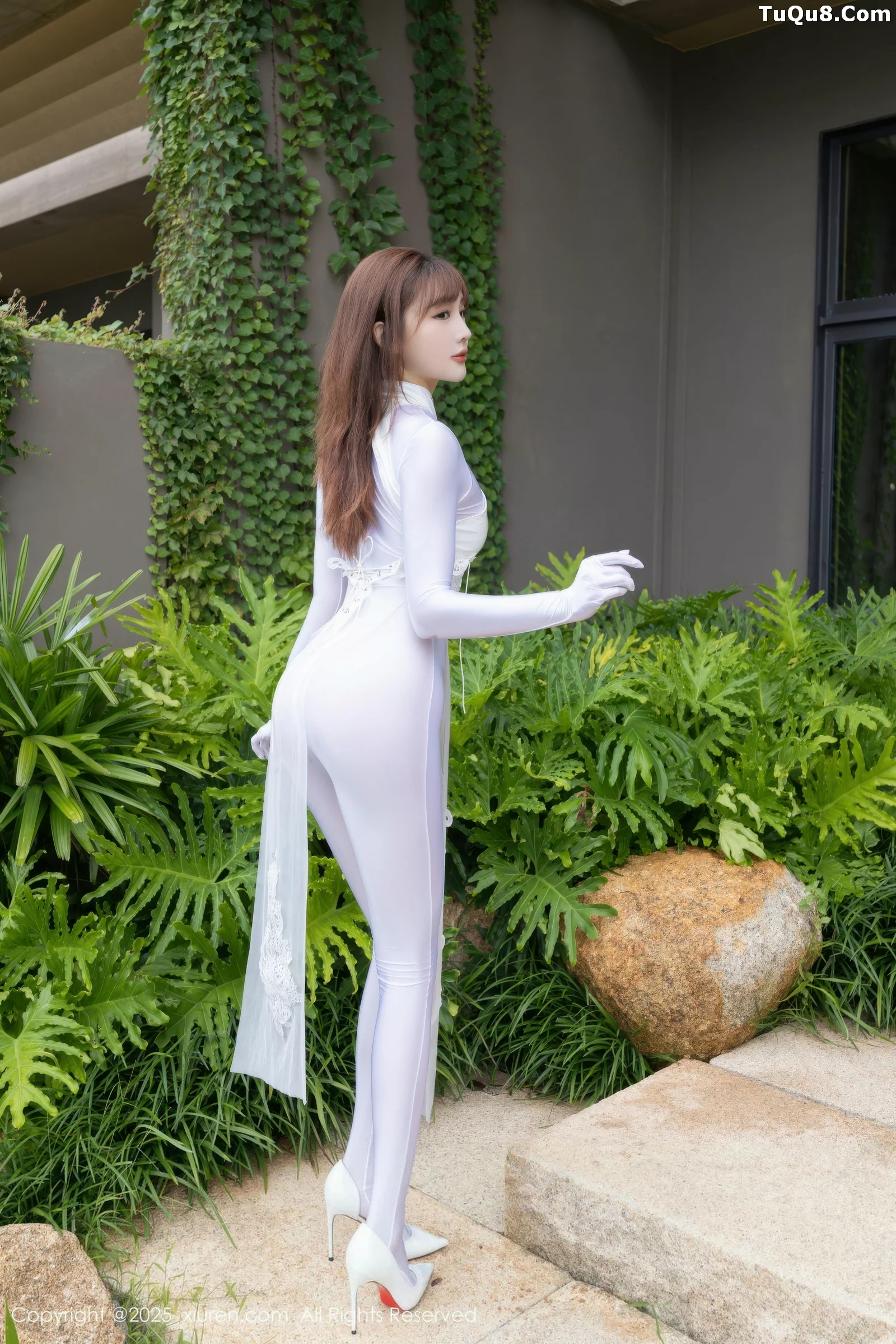 Lù Xuānxuān Sexy White Erotic Qipao Revealing White Bodysuit Show Perfect Figure Gorgeous Photoshoot 80P 7
