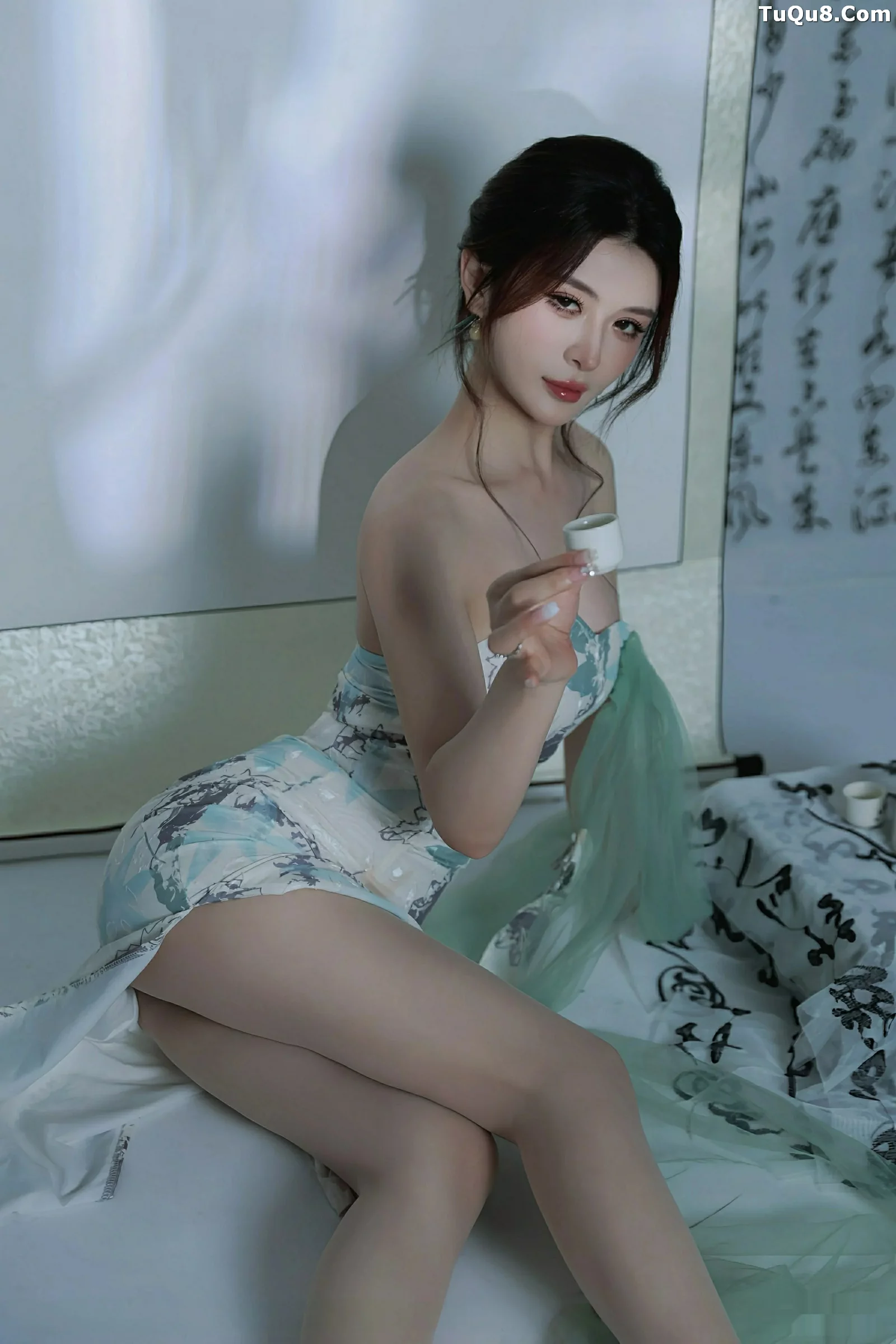 Aisha's Sexy Light-Colored Ancient Style Costume with Ultra-Thin Flesh-Colored, Tall, Graceful Figure, Gorgeous Photo Set 78P 2