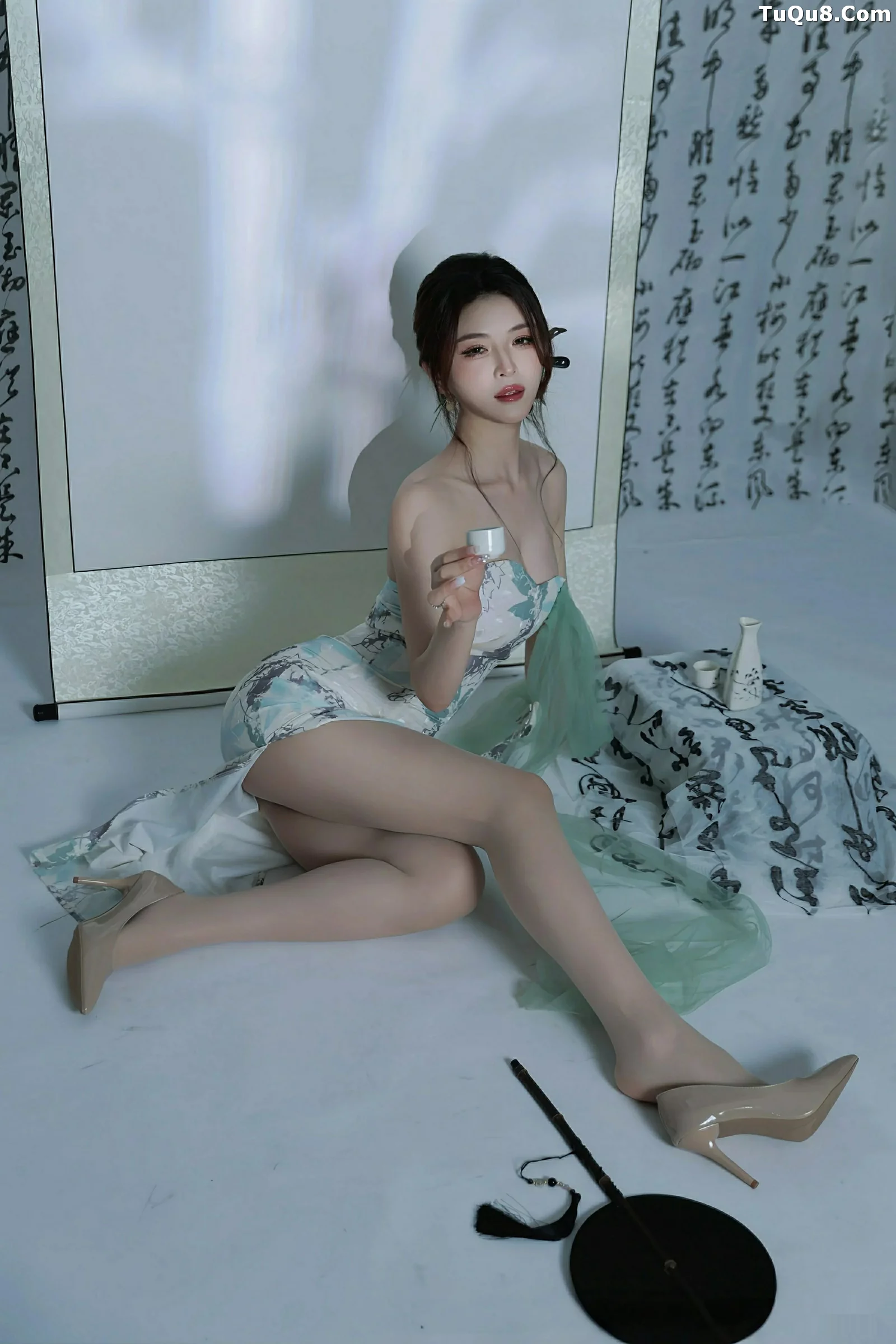 Aisha's Sexy Light-Colored Ancient Style Costume with Ultra-Thin Flesh-Colored, Tall, Graceful Figure, Gorgeous Photo Set 78P 8