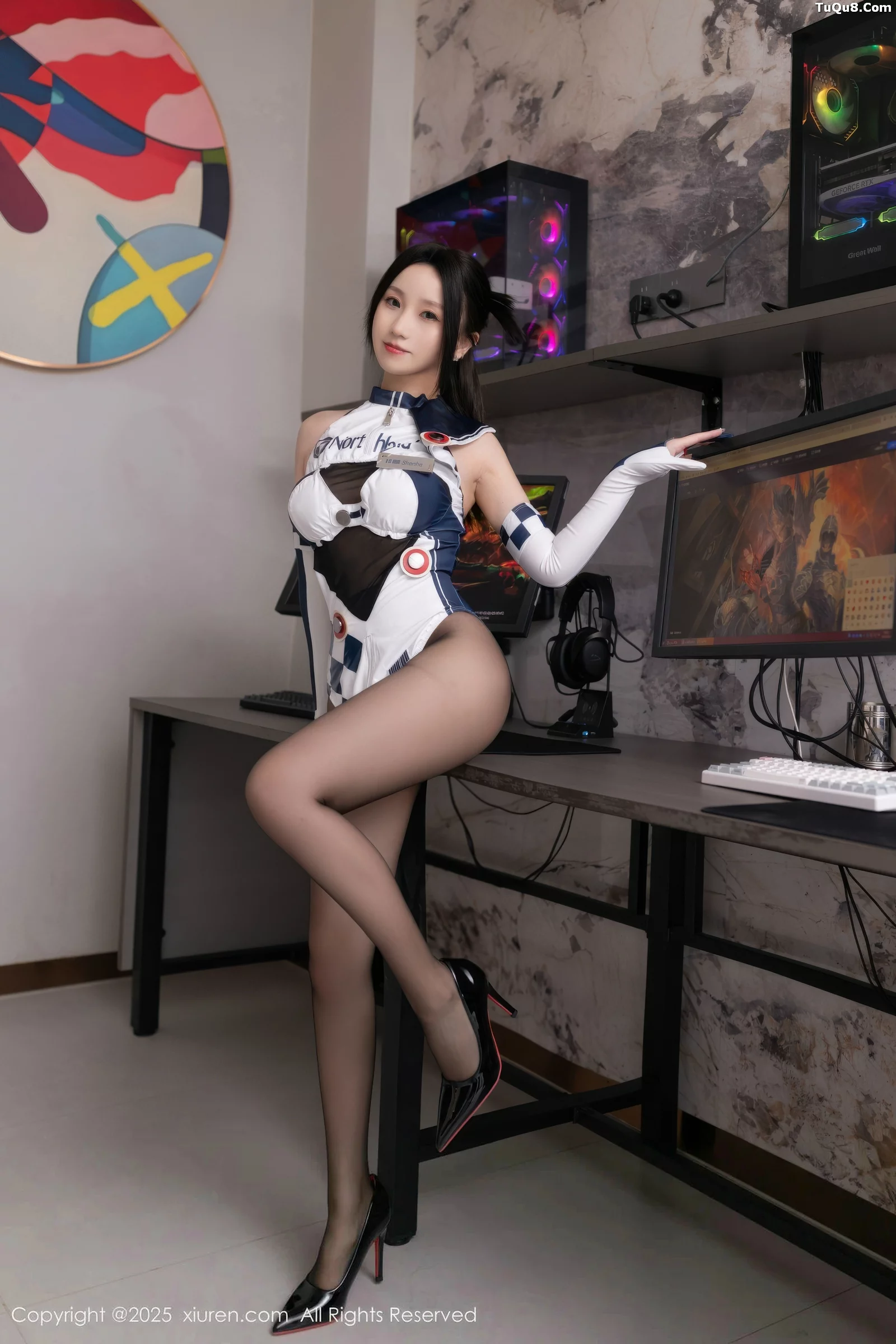 杏子Yada性感Cos连体服饰配超薄黑丝秀曼妙身姿绝美写真72P 2