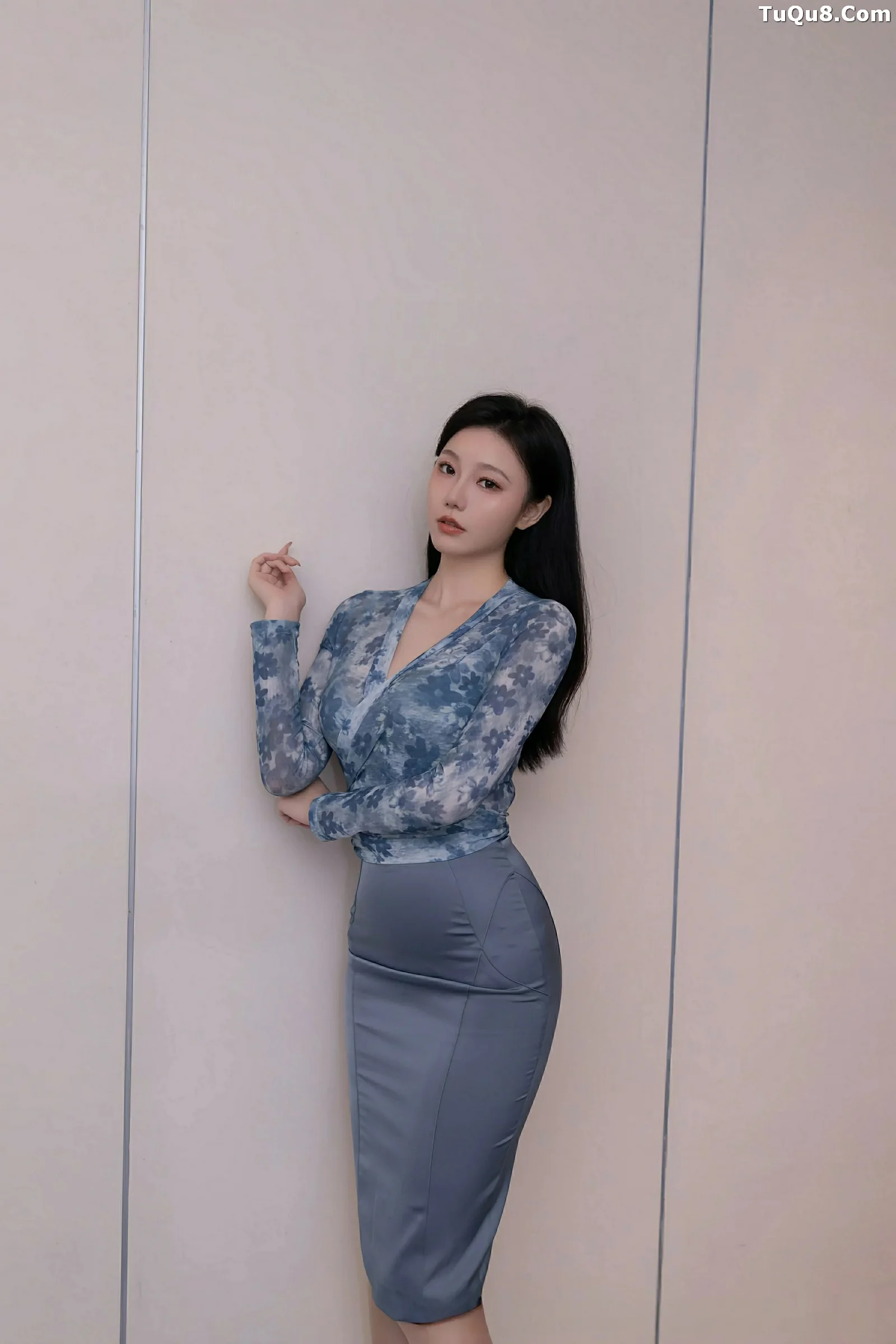 An Ran anran sexy gray set revealing gray underwear with open-crotch sheer lace, showcasing beautiful legs, exquisite photo set 80P 8