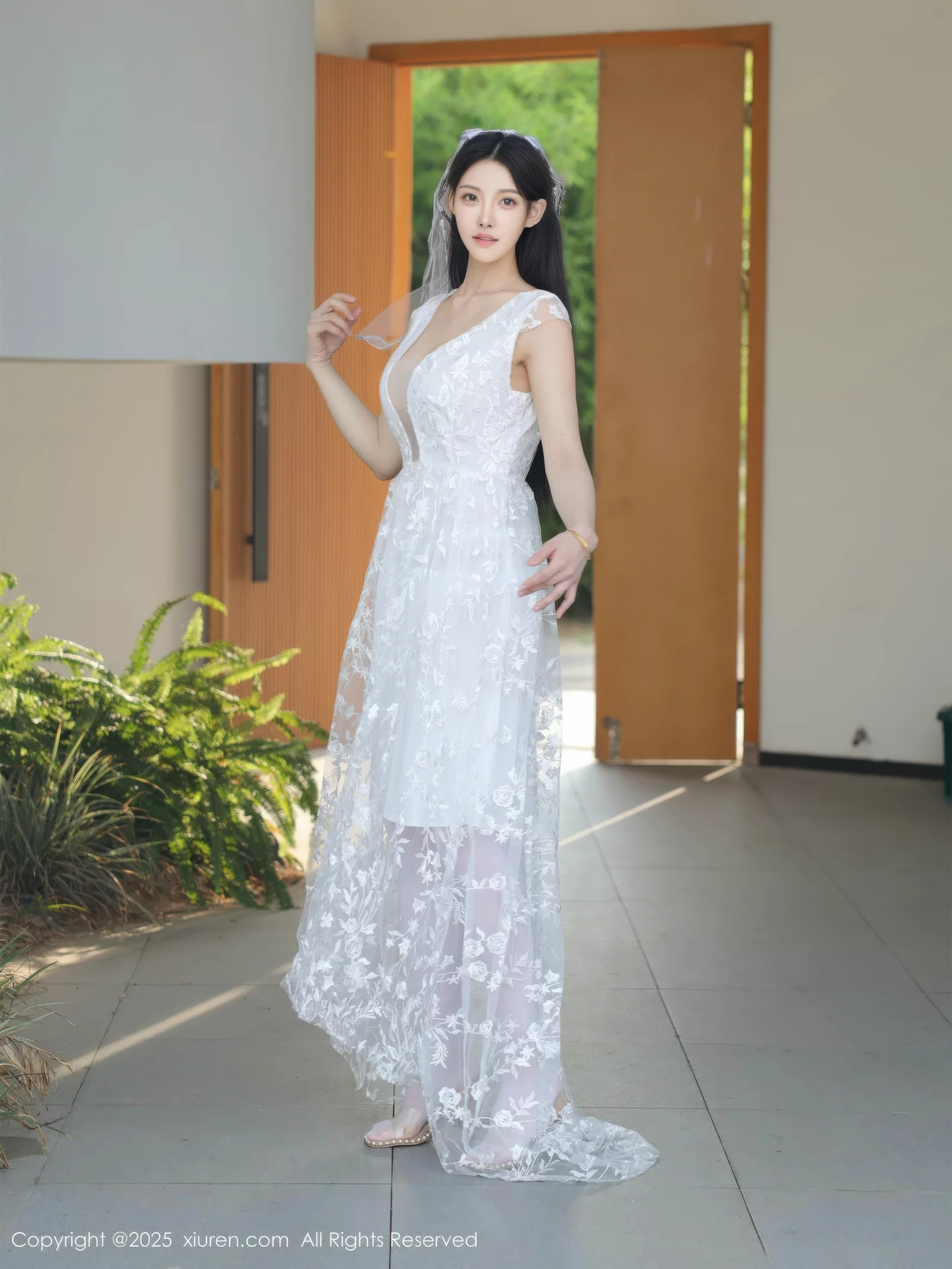 Lí Shuāng'ér sexy low-cut white wedding dress with white stockings showing off voluptuous figure perfect absolute beauty photos 82P 4