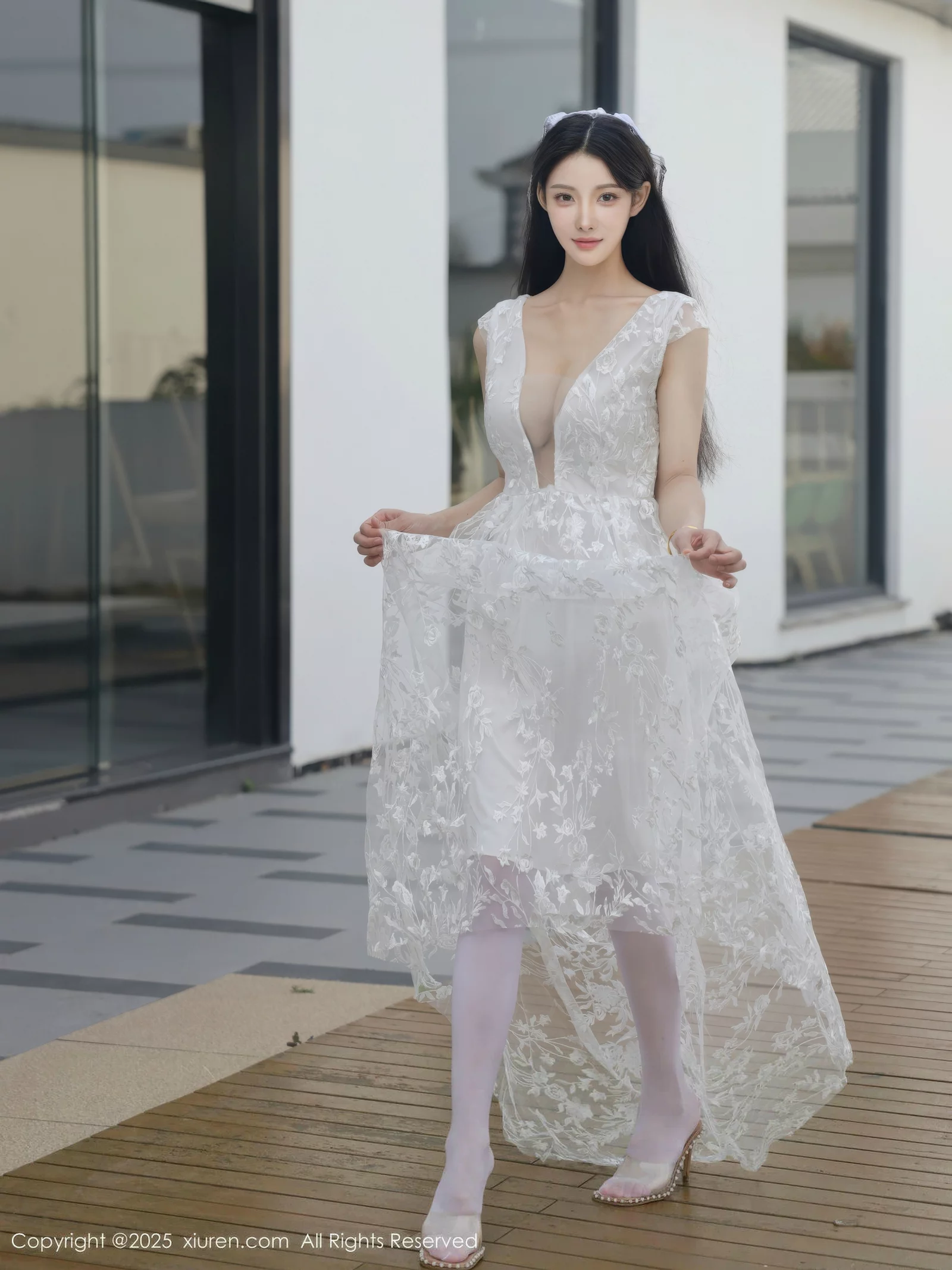 Lí Shuāng'ér sexy low-cut white wedding dress with white stockings showing off voluptuous figure perfect absolute beauty photos 82P 7