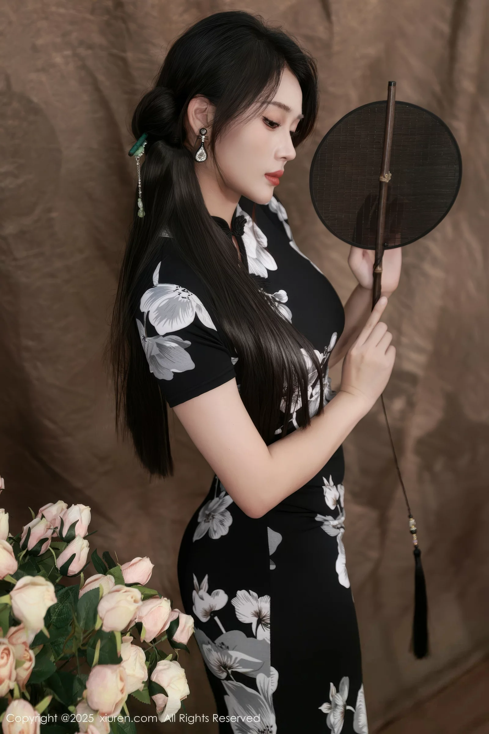 Nan Qiao Sexy Black Cheongsam Revealing Purple Lingerie Paired with Black Stockings Show Off Beautiful Legs Gorgeous Photoshoot 68P 8