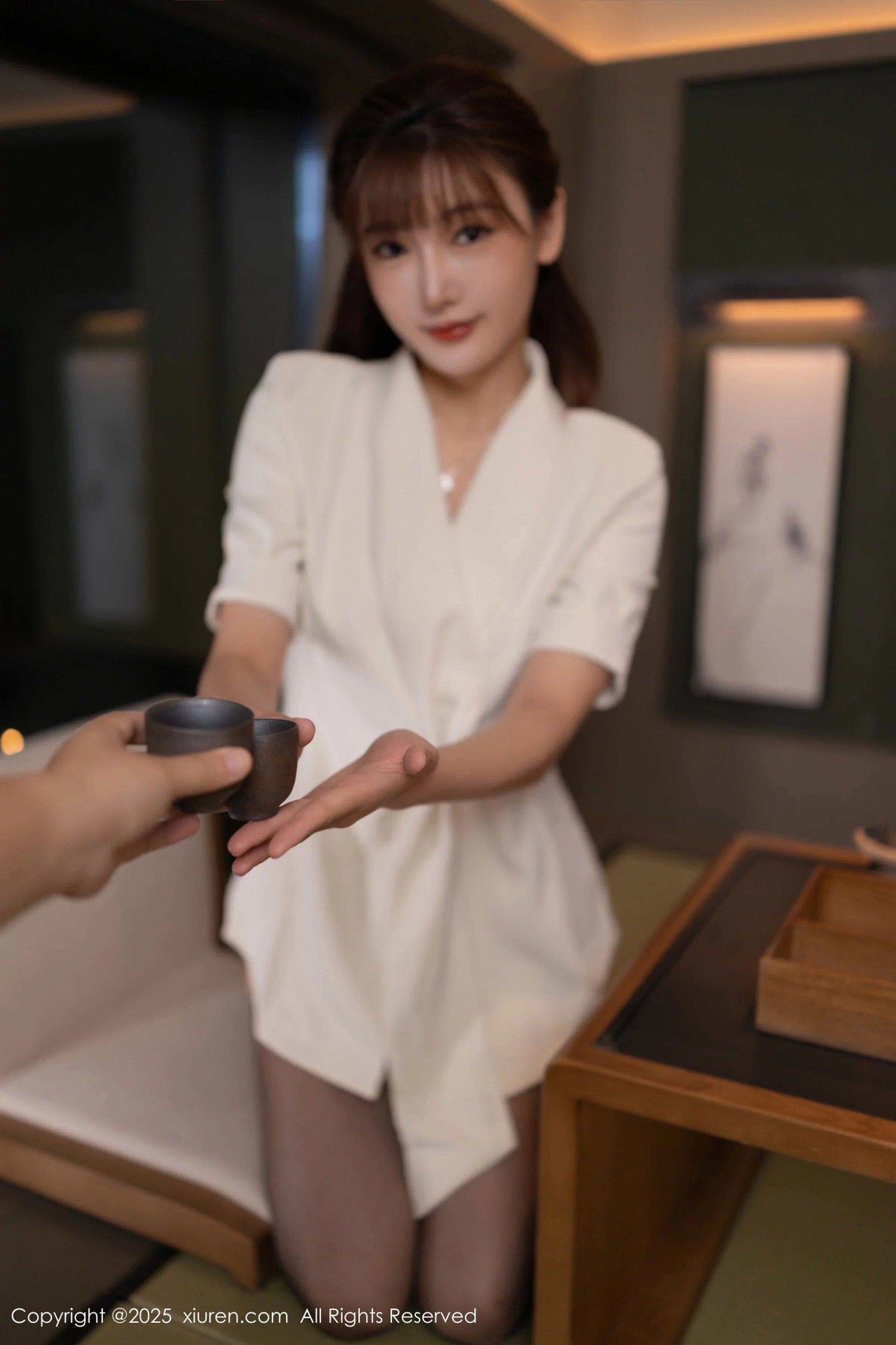 Lu Xuanxuan sexy white suit revealing black lingerie paired with ultra-thin black stockings, showing beautiful legs, gorgeous photoshoot 70P 6