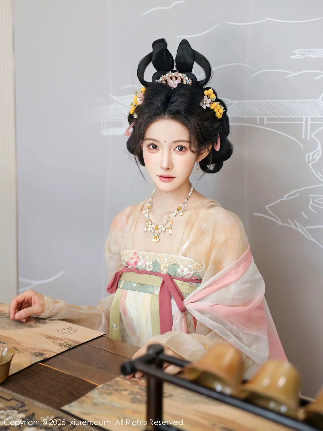 Lishuang'er Classical themed sexy light-colored ancient costume show voluptuous figure charming beautiful legs photo set 82P 5