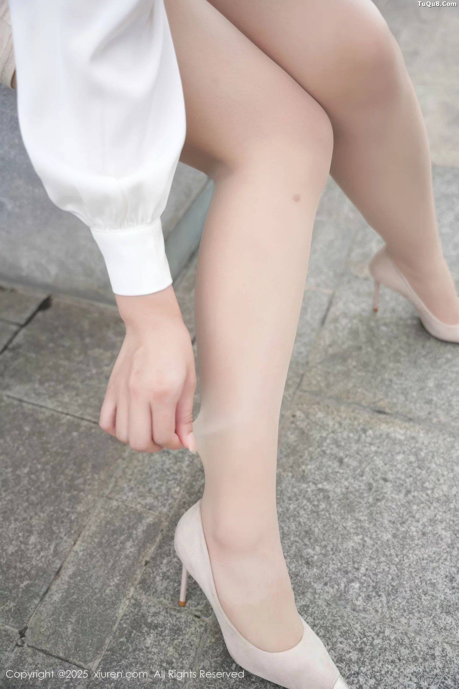 南乔性感白衬衫配白短裙露超薄肉丝秀白皙皮肤完美绝美写真66P 6