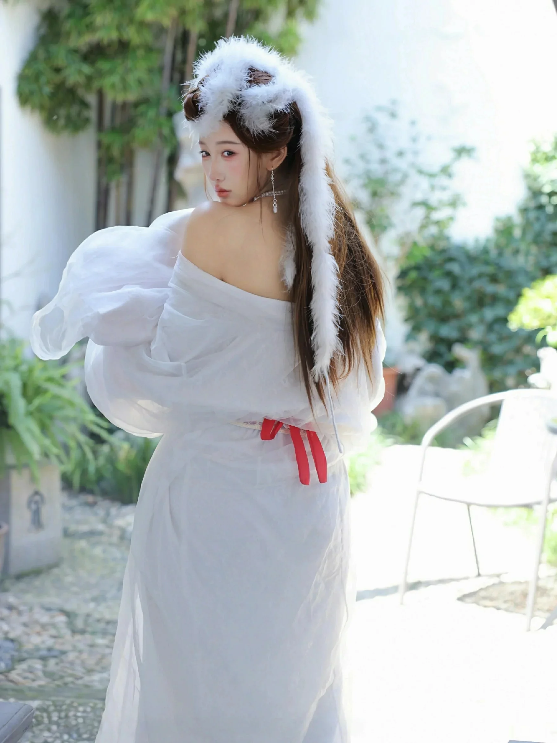 金允希Yuki性感白色锦毛鼠装扮低胸秀丰腴身材完美绝美写真78P 6