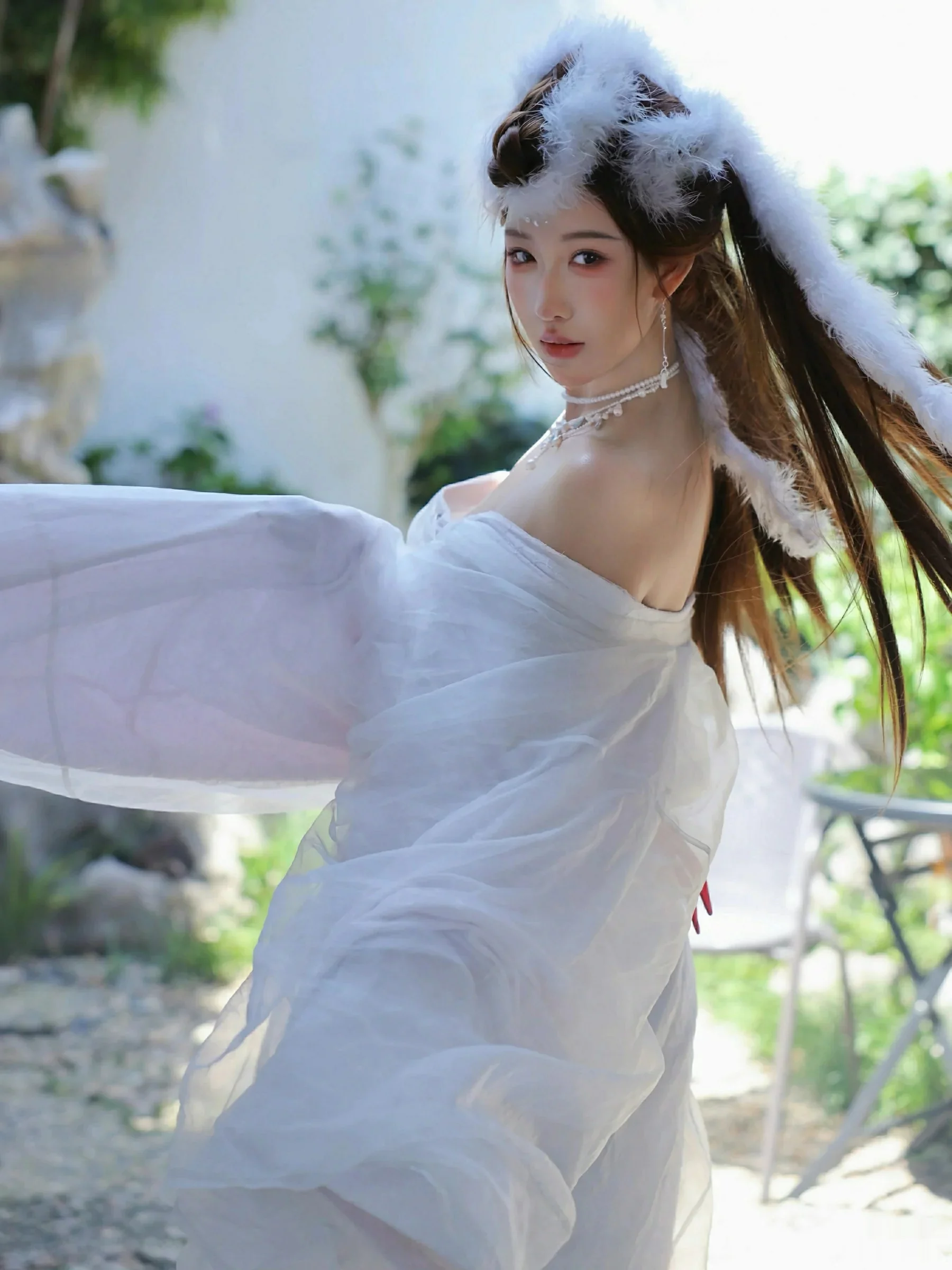 金允希Yuki性感白色锦毛鼠装扮低胸秀丰腴身材完美绝美写真78P 8