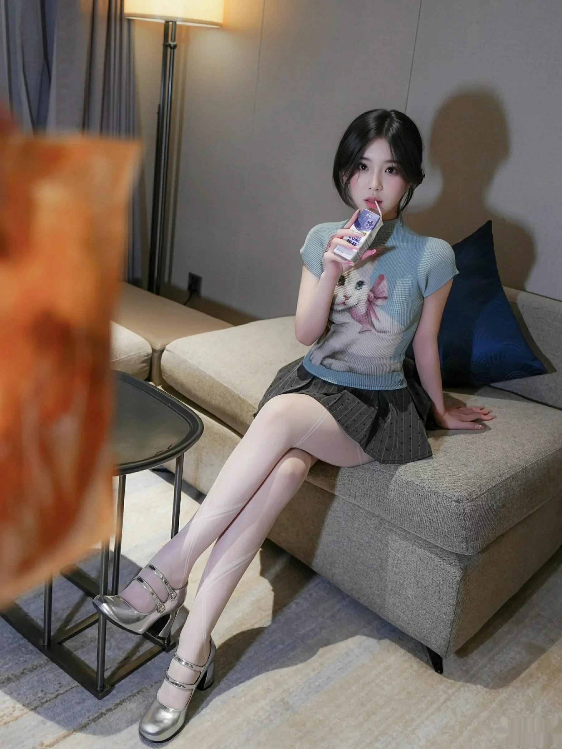 汁汁性感JK服饰露灰色内衣配白色丝袜秀曼妙身材绝美写真70P 2