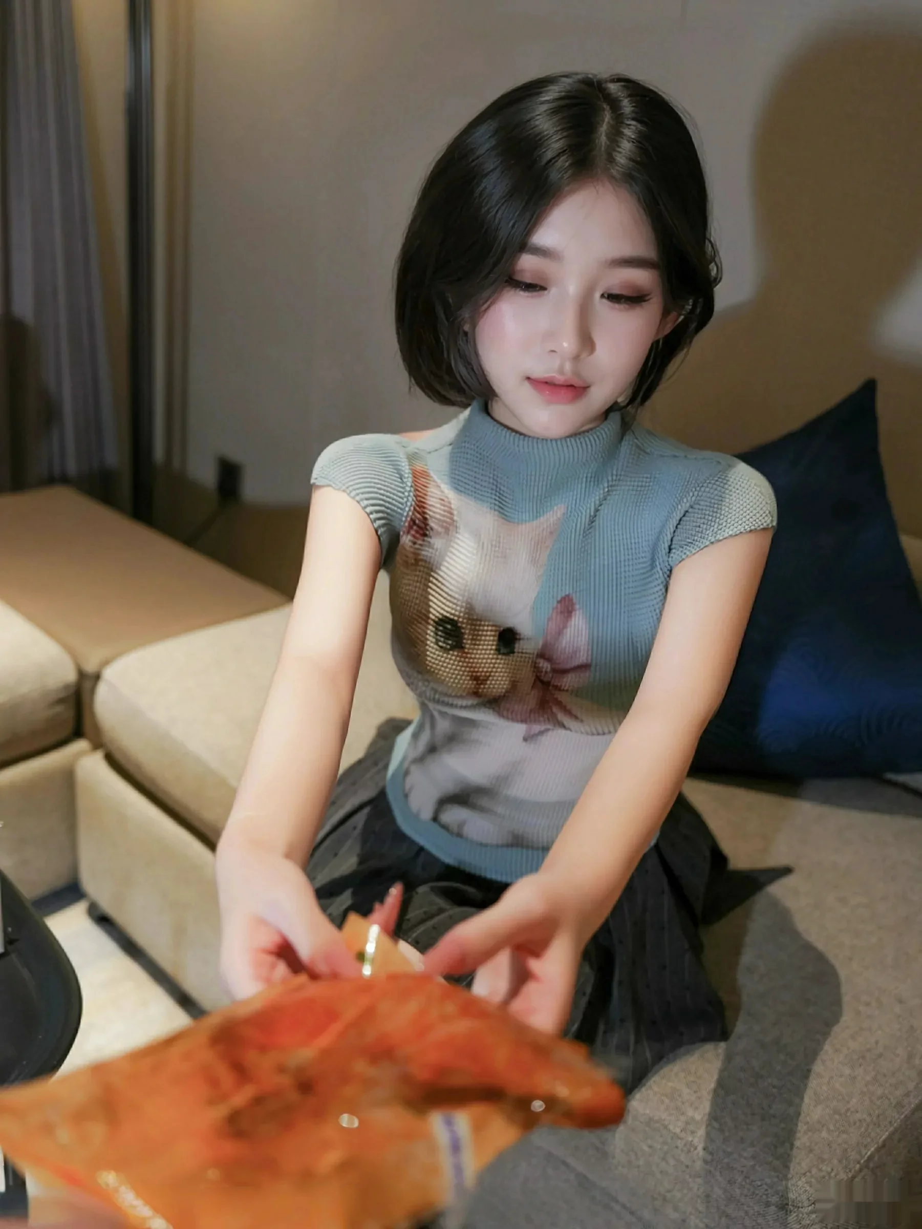 汁汁性感JK服饰露灰色内衣配白色丝袜秀曼妙身材绝美写真70P 5