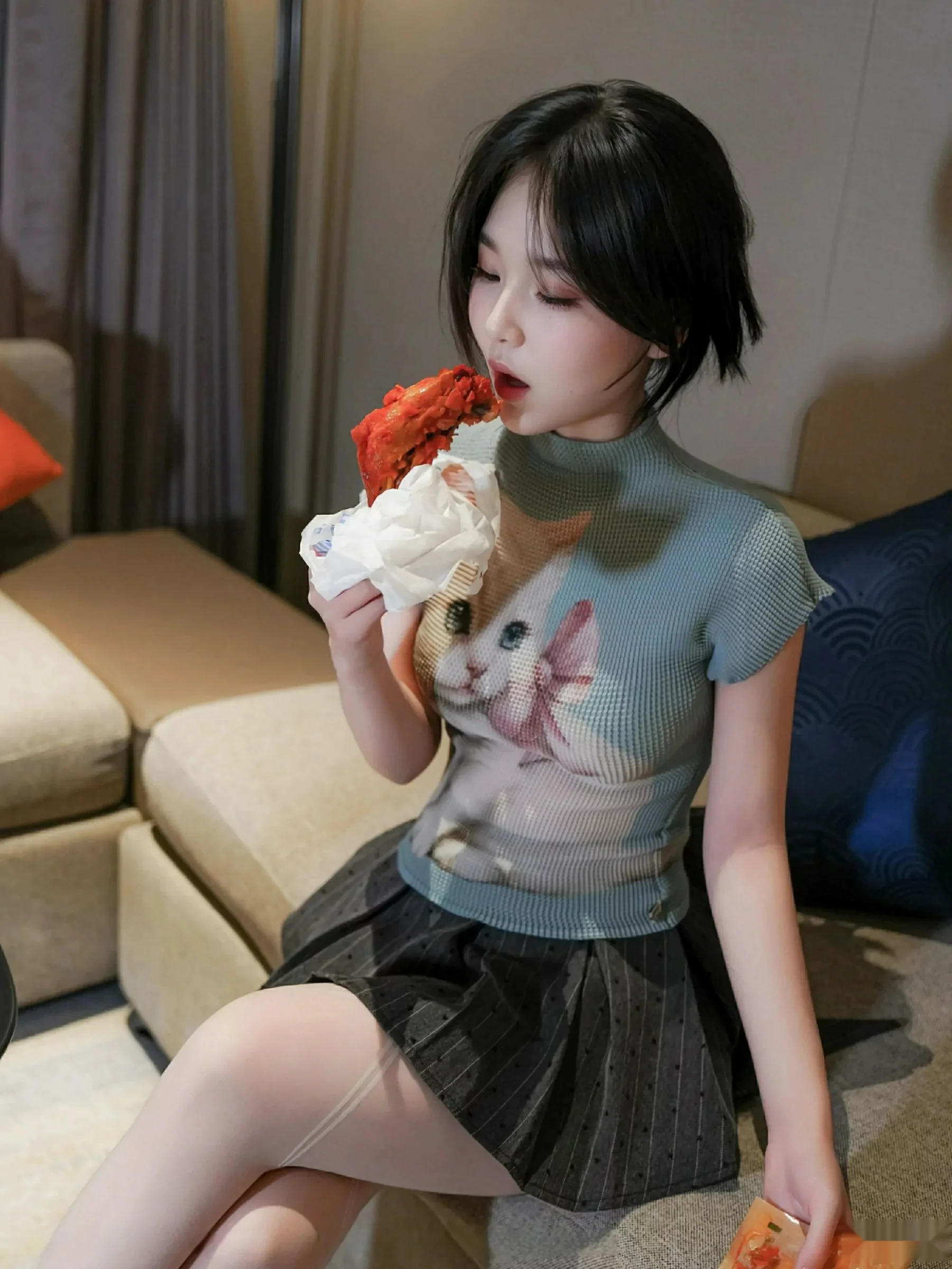 汁汁性感JK服饰露灰色内衣配白色丝袜秀曼妙身材绝美写真70P 8
