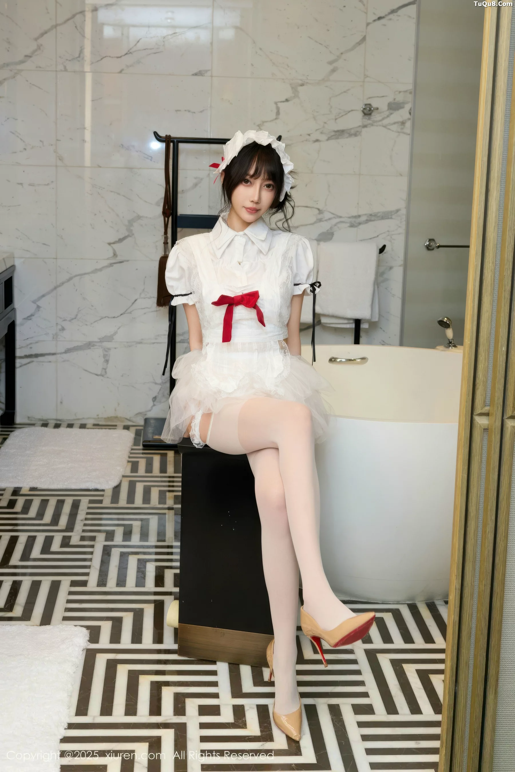 玥儿玥er性感萝莉女仆装配白丝吊袜秀完美身材迷人绝美写真64P