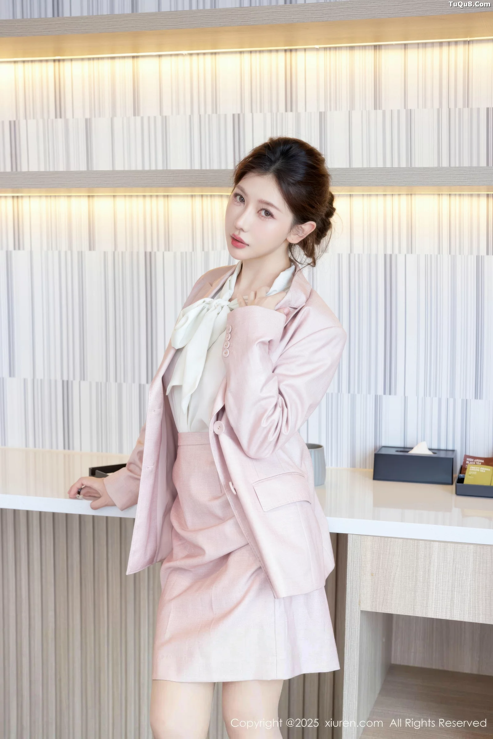 尹甜甜粉色OL制服露红色内衣配肉丝袜秀完美身材绝美写真69P 4