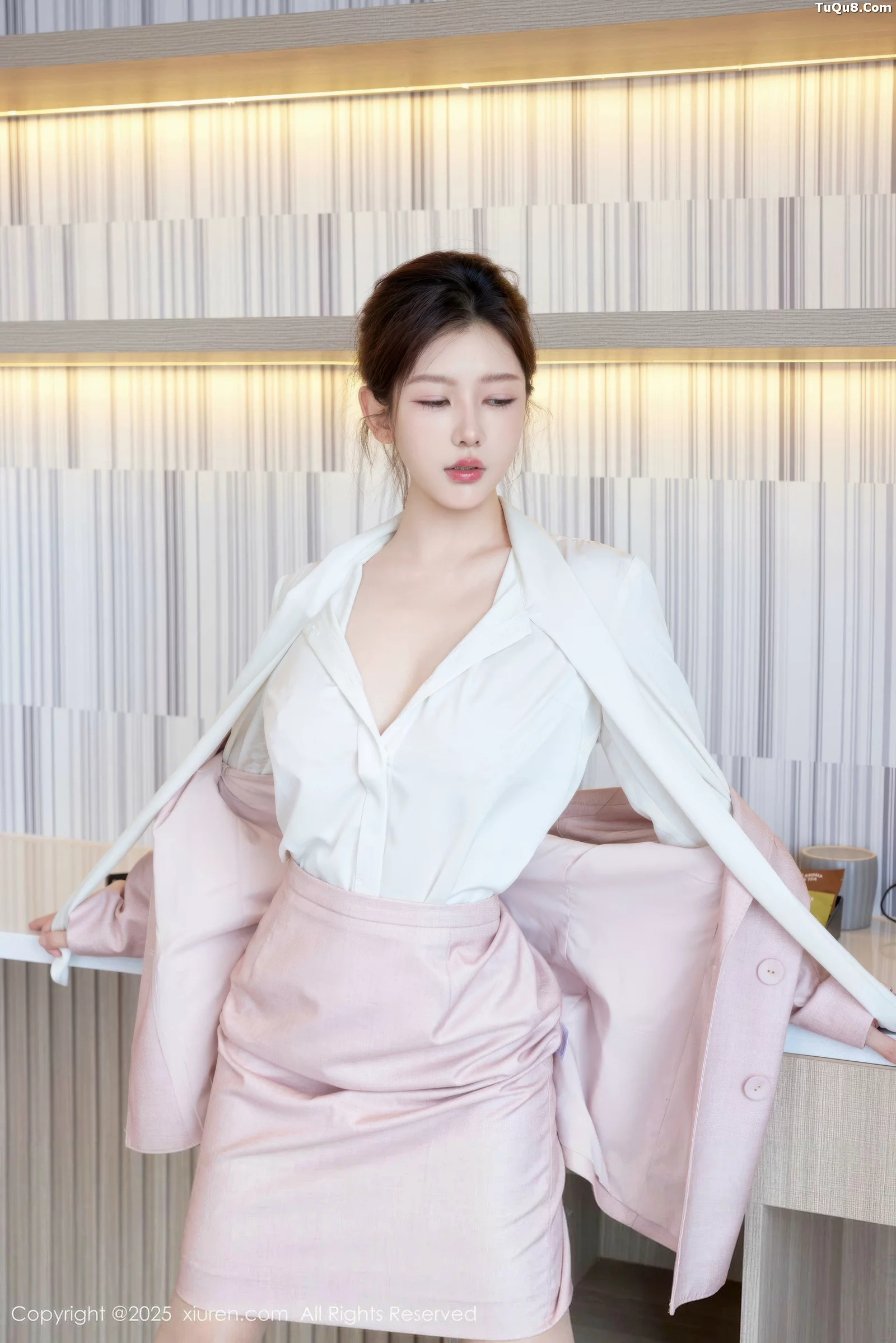尹甜甜粉色OL制服露红色内衣配肉丝袜秀完美身材绝美写真69P 8