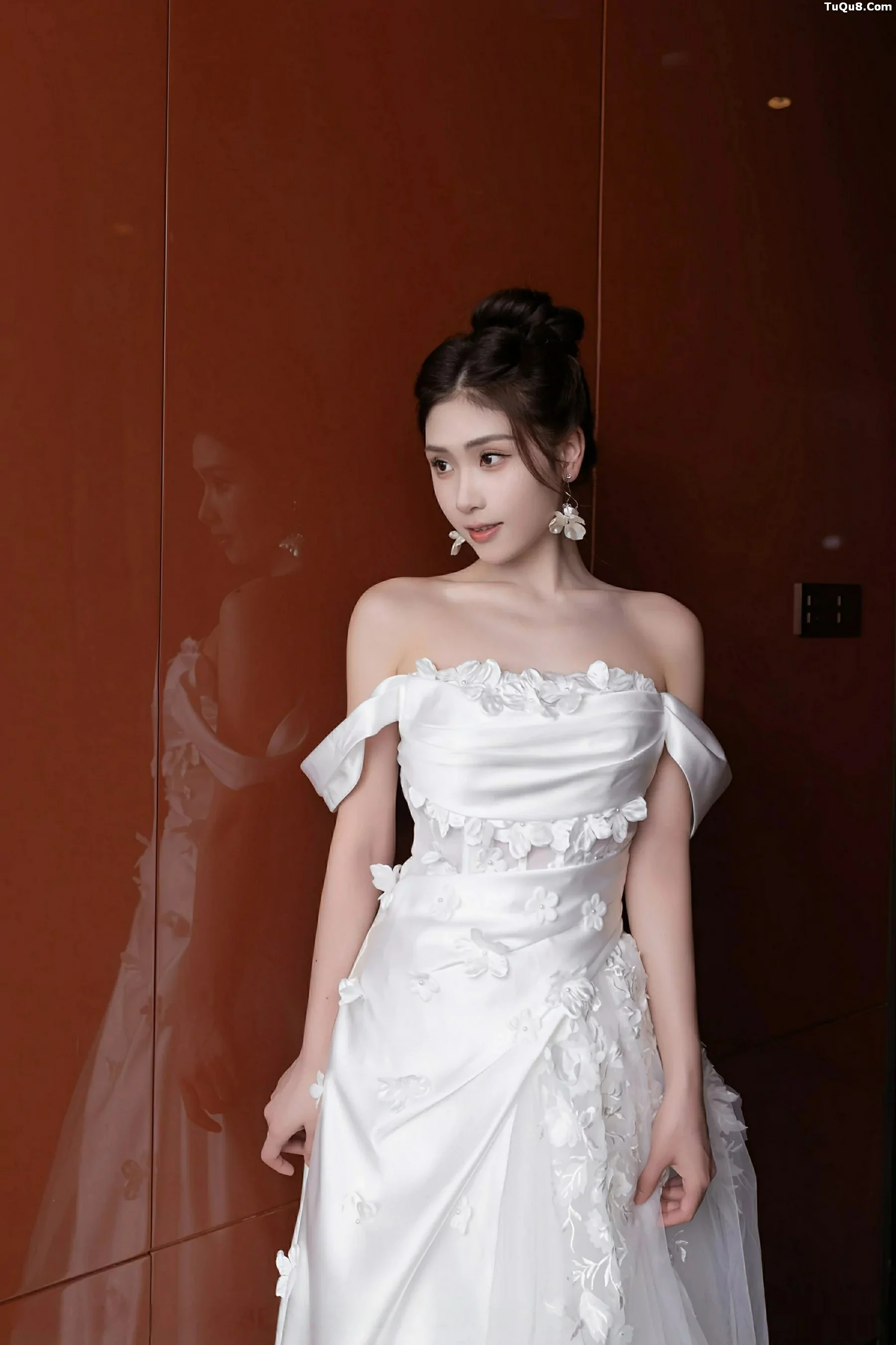 刘婷婷性感白色婚纱露白色内衣配超薄肉丝秀美腿绝美写真80P 3