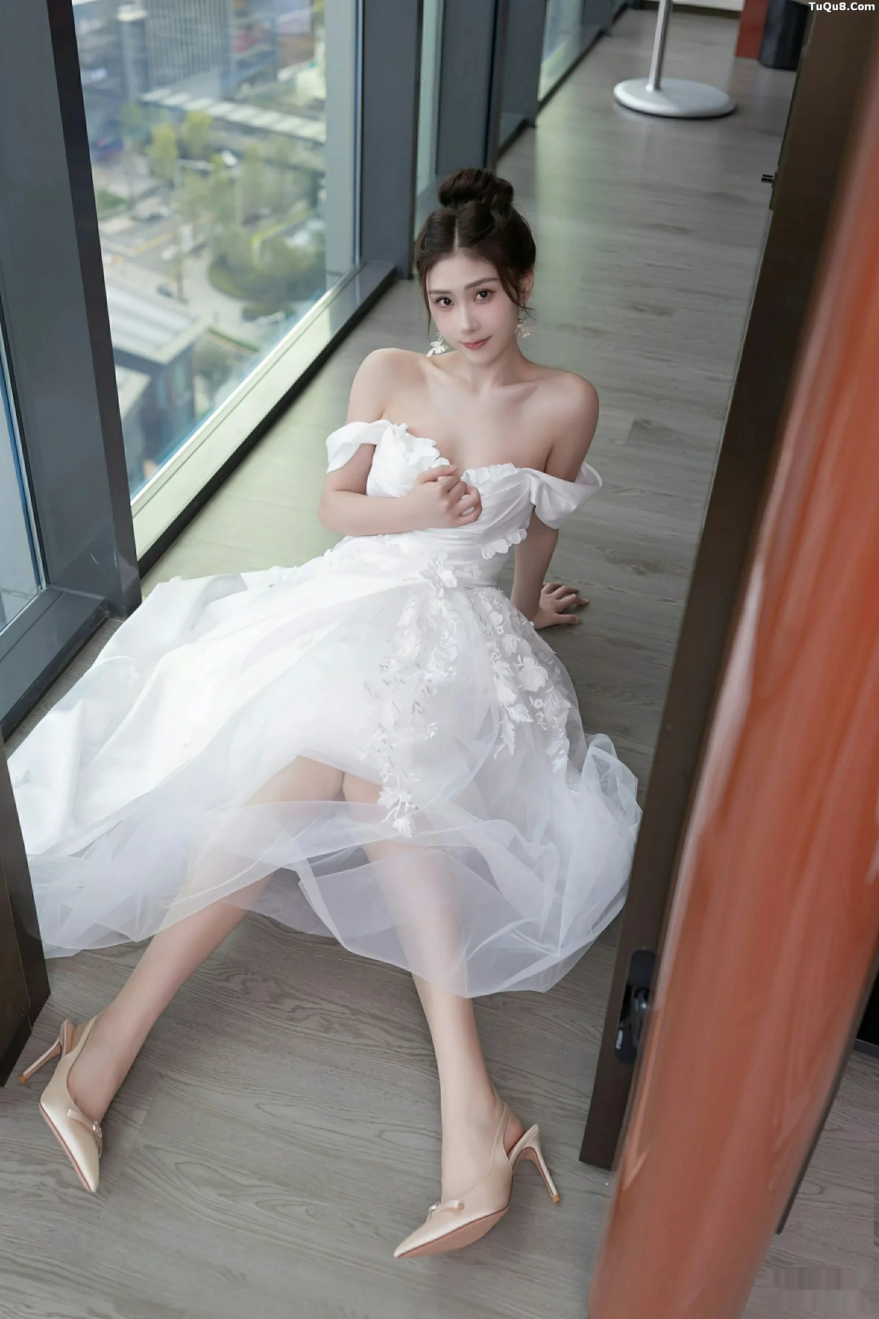 刘婷婷性感白色婚纱露白色内衣配超薄肉丝秀美腿绝美写真80P 8